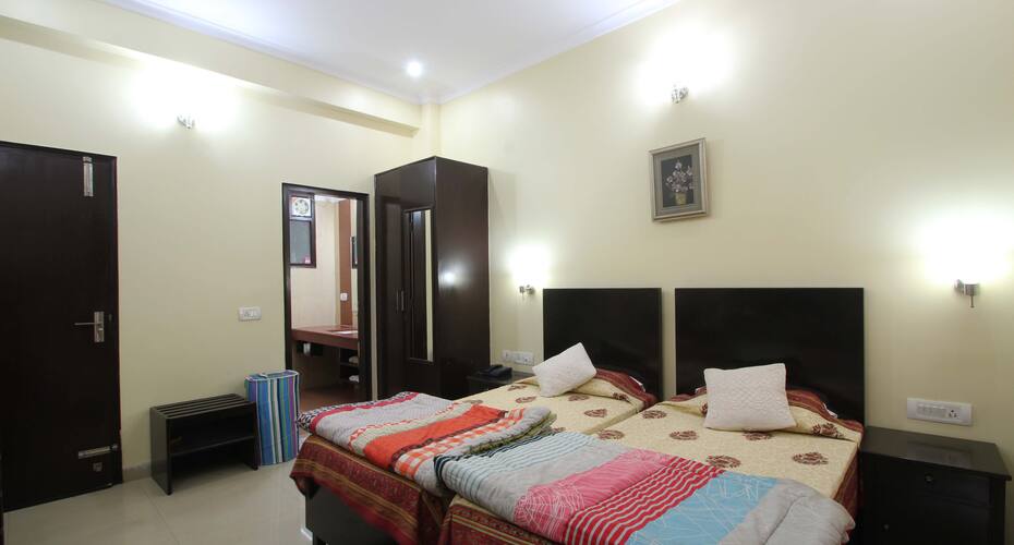 TG Stays Sector 28, Gurgaon 4